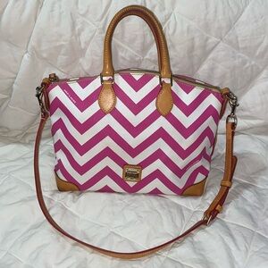 RARE Dooney & Bourke large Chevron Zip Satchel Crossbody strap zip zip